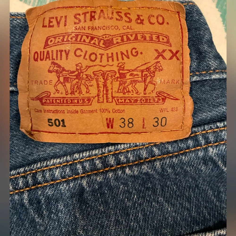 Vintage Men’s Levi’s 501 Jeans 38x30 Button Fly Straight Leg 00501-0115